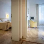 Hotel Elena 3*
