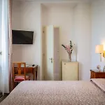 Hotel Elena 3*