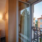 Hotel Elena 3*