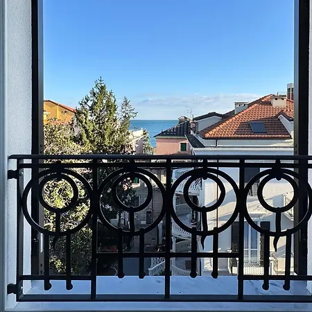 Hotel Elena 3*