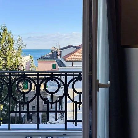 Elena 3* Varazze