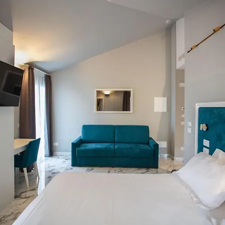 Hotel Elena 3*