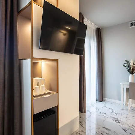 Hotel Elena 3*