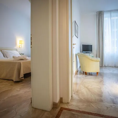 Hotel Elena 3*