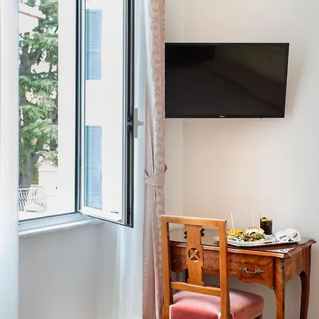 酒店 Elena 瓦拉泽