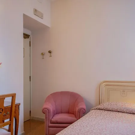 Elena Hotel 3*