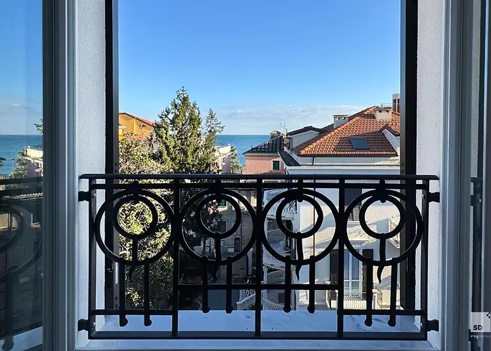 Hotel Elena 3*
