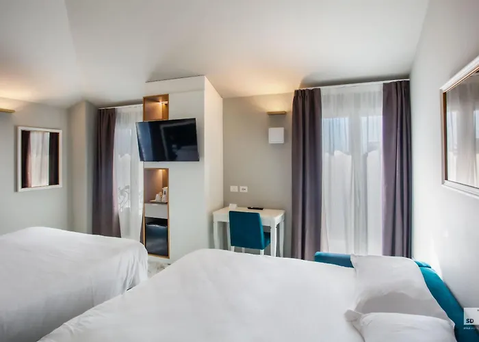 Отель Elena Варацце