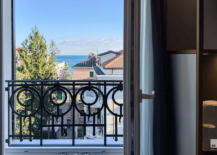 Elena 3* Varazze