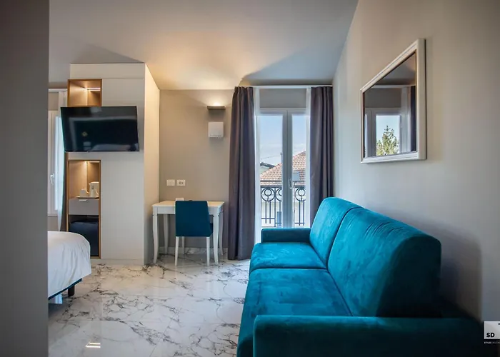 Elena Варацце