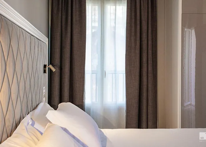 Отель Elena Варацце