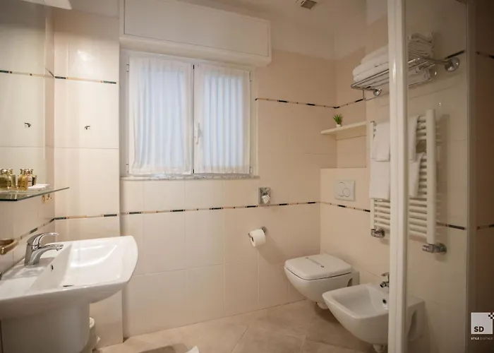 Elena Отель Варацце