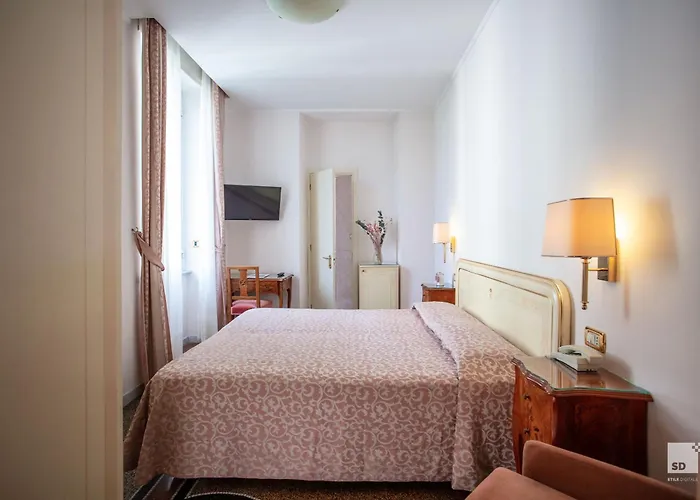 Elena Отель Варацце