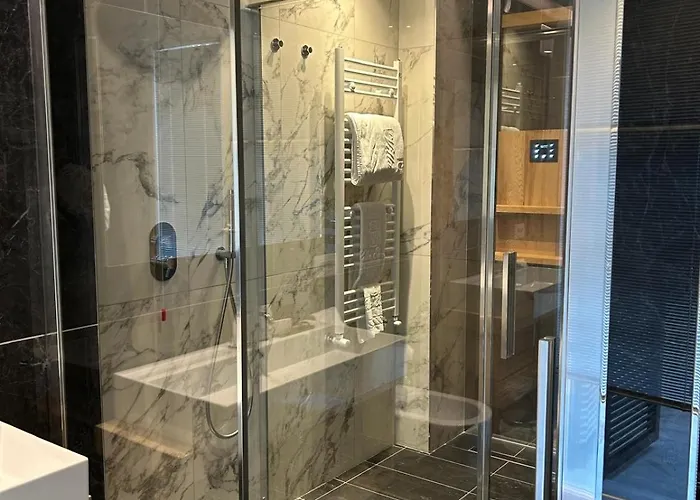 Elena Отель Варацце